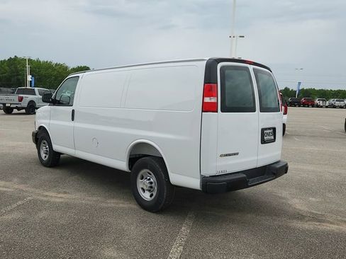 New 2026 Chevrolet Express 3500 RWD image 5