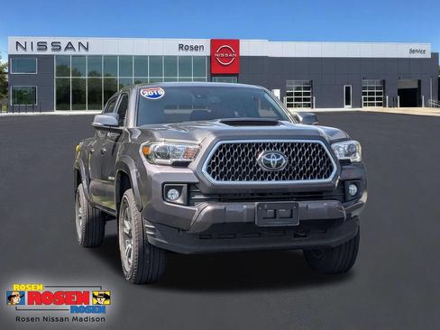 Used 2019 Toyota Tacoma TRD Sport AWD/4WD image 1