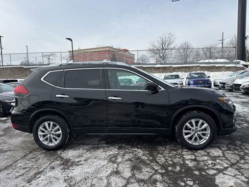 Used 2017 Nissan Rogue SV w/ Sun & Sound Touring Package image 13