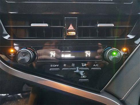Used 2024 Toyota Camry SE image 18