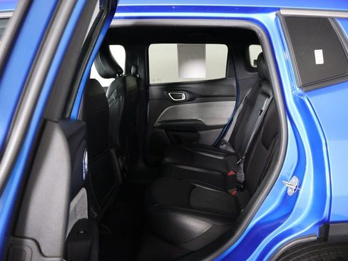 Used 2024 Jeep Compass Latitude AWD/4WD image 27