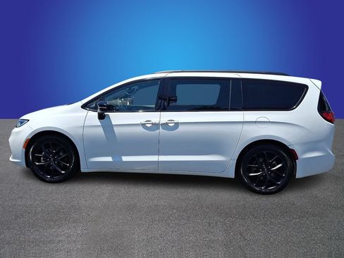 Used 2025 Chrysler Pacifica Limited FWD image 7