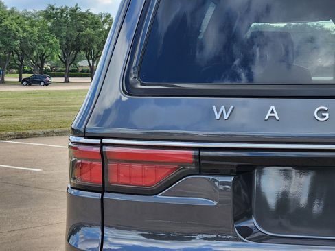Used 2022 Jeep Wagoneer Series III w/ Flexible Seating Group AWD/4WD image 15