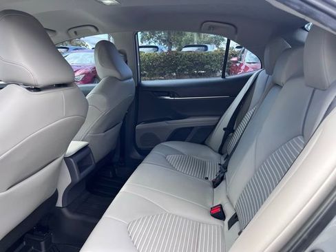 Used 2022 Toyota Camry SE image 8