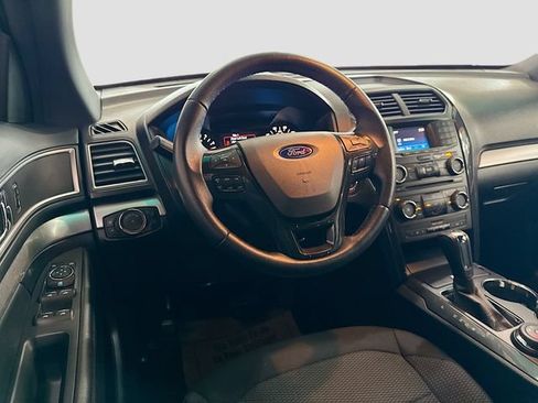 Used 2017 Ford Explorer XLT AWD/4WD image 21