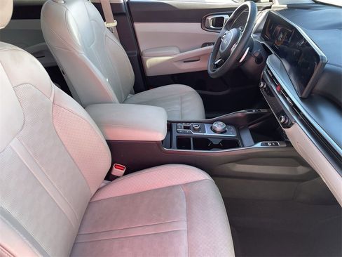 Certified 2025 Kia Sorento EX w/ EX Panoramic Sunroof Package image 11