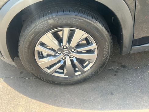 Used 2025 Nissan Pathfinder SV image 30