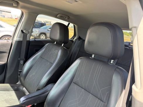 Used 2019 Chevrolet Trax LT w/ LT Convenience Package FWD image 11