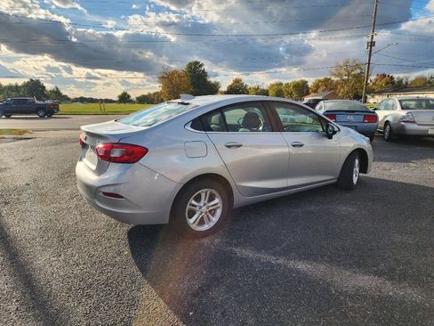 Used 2017 Chevrolet Cruze LT image 4