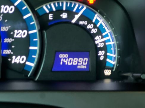 Used 2014 Toyota Camry LE FWD image 26