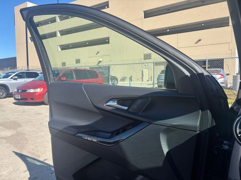 Used 2025 Chevrolet Equinox LT image 18