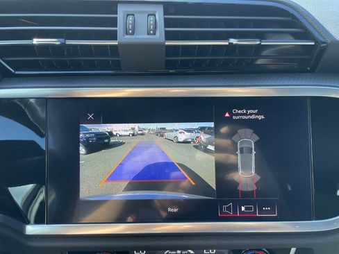 Used 2020 Audi Q3 2.0T Premium w/ Convenience Package AWD/4WD image 23