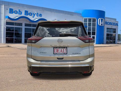Used 2025 Nissan Rogue Platinum w/ Tech Package FWD image 6