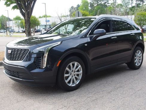 Used 2023 Cadillac XT4 Luxury w/ Cold Weather Package FWD image 3