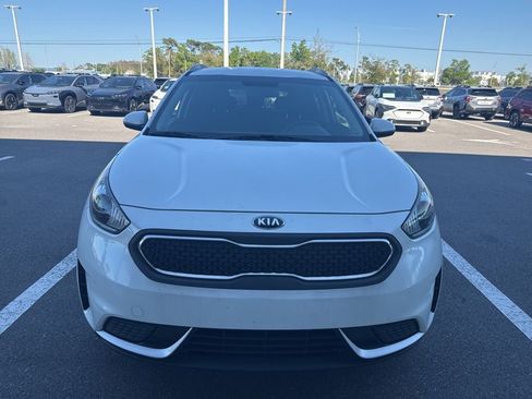Used 2019 Kia Niro LX image 2