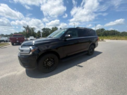 Used 2024 Ford Expedition XLT RWD image 2