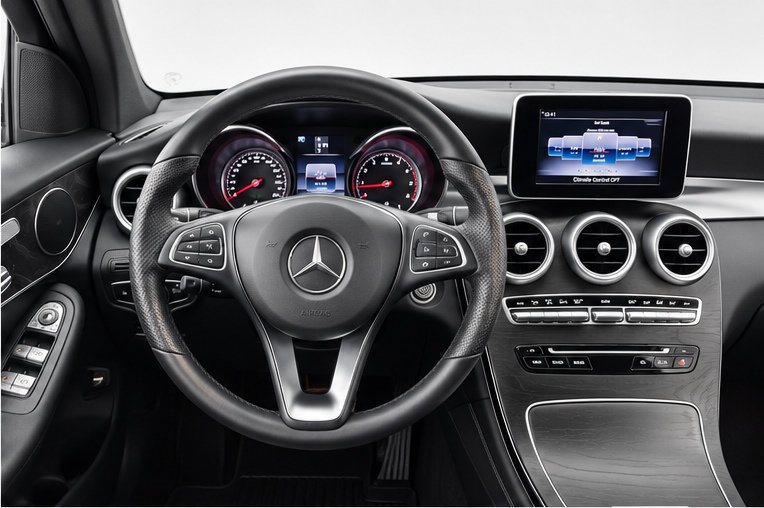 Used 2018 Mercedes-Benz GLC 300 4MATIC image 10