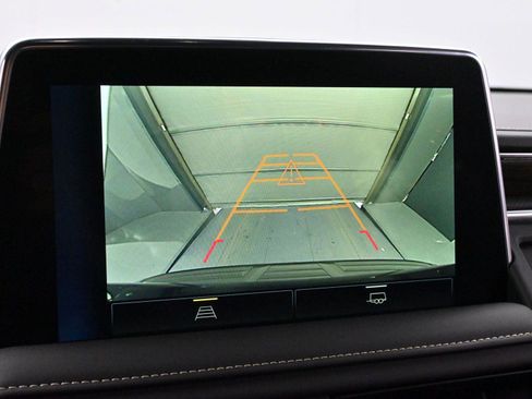 Used 2024 Chevrolet Suburban Premier image 20