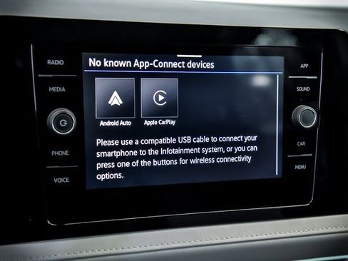 Certified 2025 Volkswagen Taos SE w/ Panoramic Sunroof Package image 12