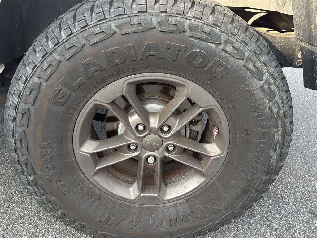 Used 2016 Jeep Wrangler Unlimited Sahara AWD/4WD image 10