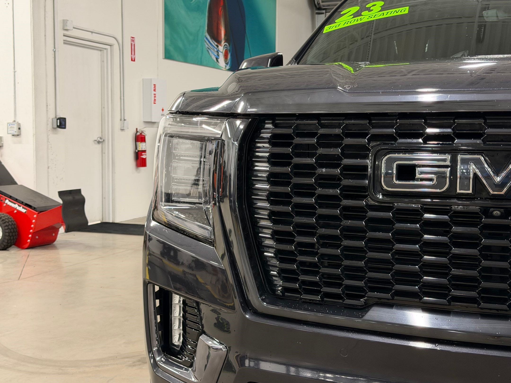 Used 2023 GMC Yukon XL Denali Ultimate AWD/4WD image 11