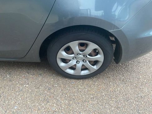 Used 2013 MAZDA MAZDA3 i SV image 3