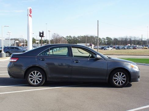 Used 2011 Toyota Camry XLE image 14