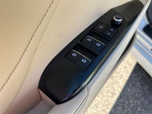 Used 2018 Toyota Camry XLE FWD image 12