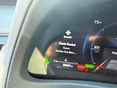 Used 2025 Lexus UX 300h AWD w/ Accessory Package (Z2) image 18