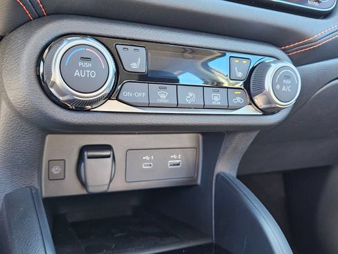 New 2025 Nissan Versa SR w/ Trunk Package FWD image 22