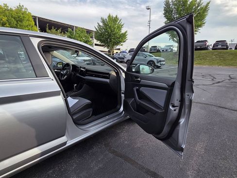 New 2026 Volkswagen Jetta SE FWD image 28