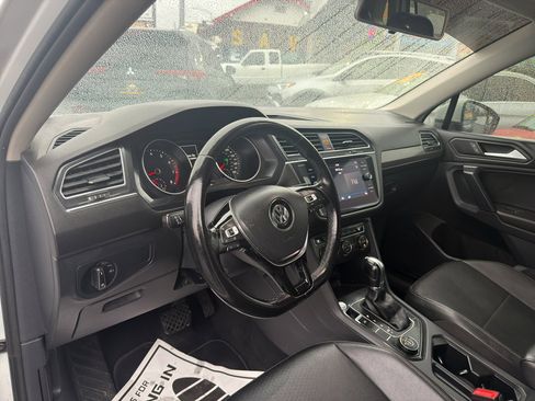 Used 2019 Volkswagen Tiguan SE w/ Panoramic Sunroof Package image 10