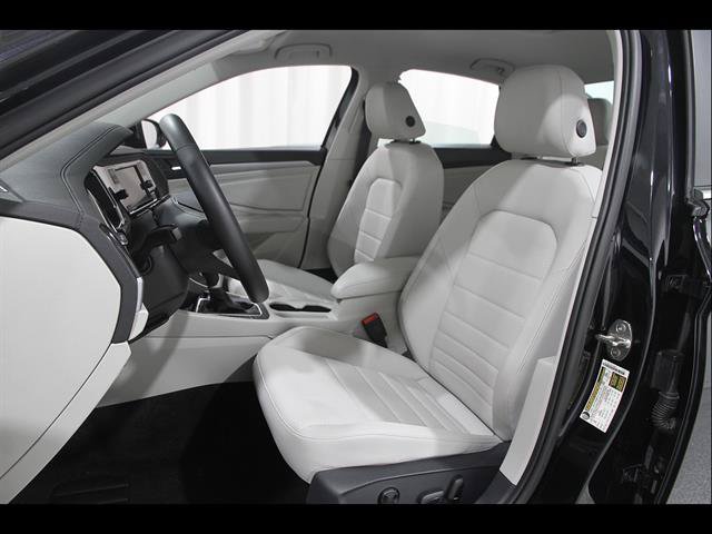 Certified 2023 Volkswagen Jetta SE FWD image 5