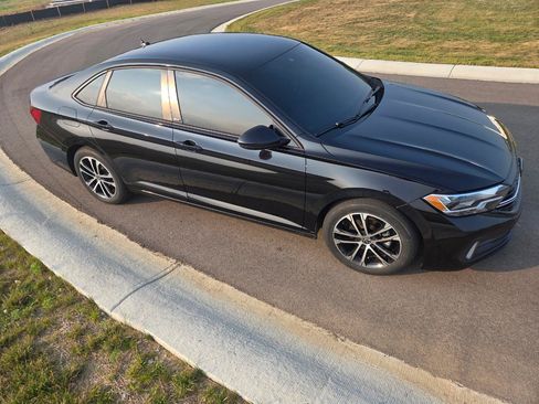 Used 2023 Volkswagen Jetta Sport FWD image 1
