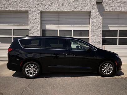 Used 2024 Chrysler Pacifica Touring-L