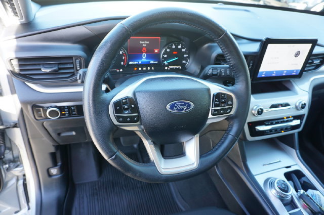 Certified 2024 Ford Explorer XLT RWD image 11