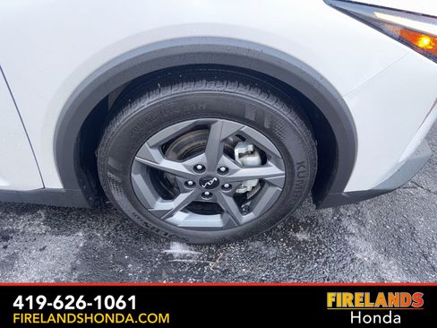 Used 2025 Kia K4 LXS image 32