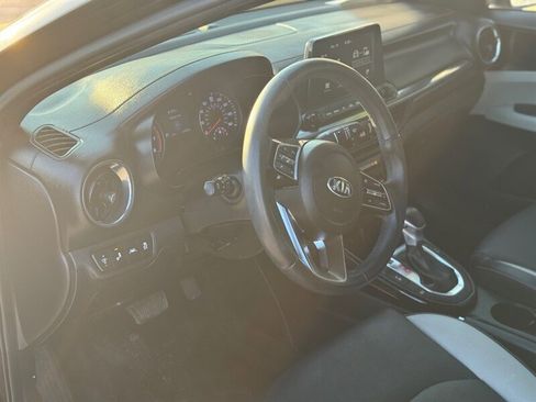 Used 2020 Kia Forte EX image 2