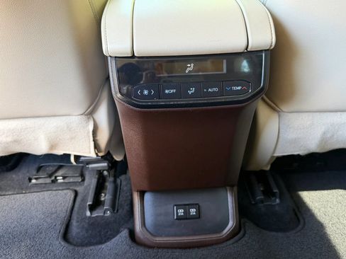 Used 2021 Toyota Highlander XLE FWD image 22