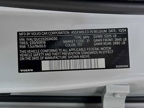 Used 2025 Volvo XC40 B5 Plus w/ Protection Package Premier image 31