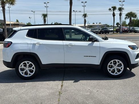 Used 2024 Jeep Compass Latitude AWD/4WD image 7
