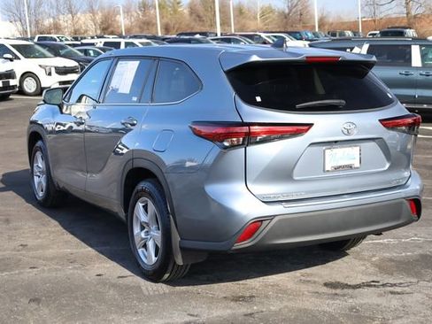 Used 2022 Toyota Highlander LE image 7