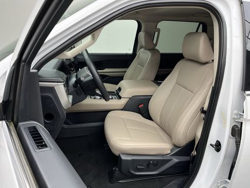 Certified 2024 Ford Expedition XLT AWD/4WD image 10