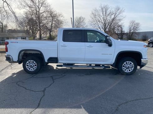 Used 2025 Chevrolet Silverado 2500 LT w/ Convenience Package AWD/4WD image 3