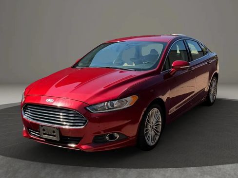 Used 2014 Ford Fusion SE w/ Equipment Group 202A FWD image 3