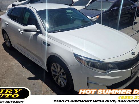 Used 2018 Kia Optima LX w/ 17" Alloy Wheels Package FWD image 1