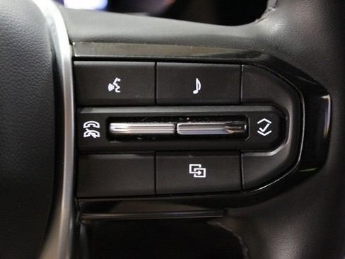 Used 2024 Chevrolet Colorado LT w/ LT Convenience Package II AWD/4WD image 23