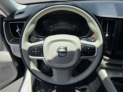 Used 2021 Volvo XC60 T6 Momentum AWD/4WD image 31