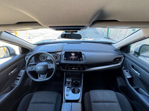 Used 2025 Nissan Rogue SV FWD image 30