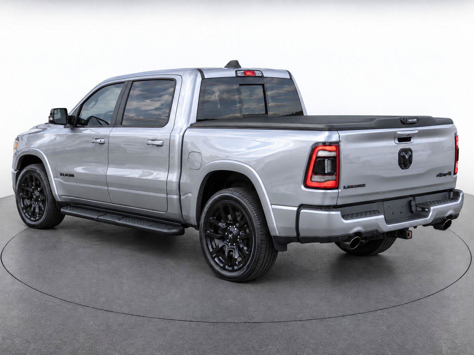 Used 2021 RAM 1500 Laramie AWD/4WD image 2